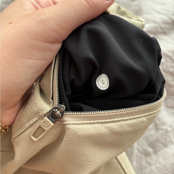 Like new! Men’s lululemon jogger size L - Picture 6 of 6